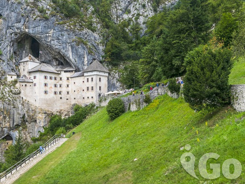 003 predjama-castle-4453480 640